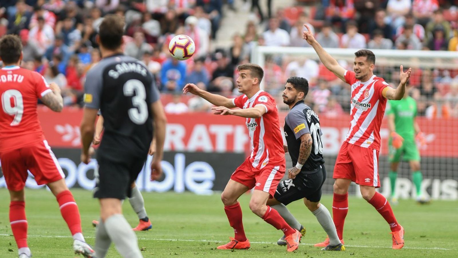 Lance del partido Girona-Sevilla.