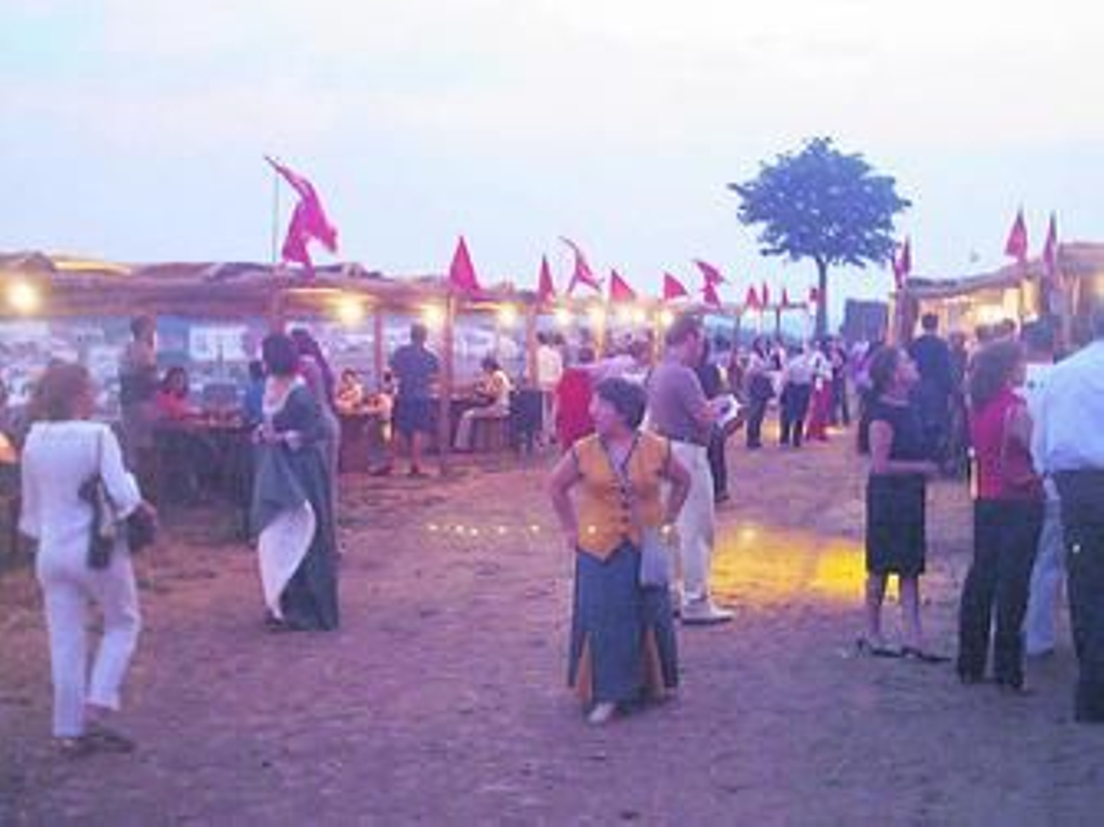 Numerosas perso nas visitan Cortegana estos días.