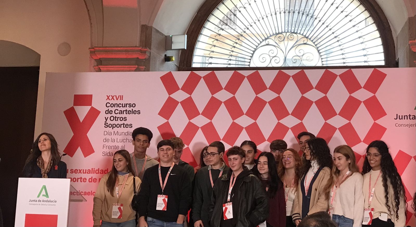 Los alumnos del colegio lasaliano, recogiendo el premio.