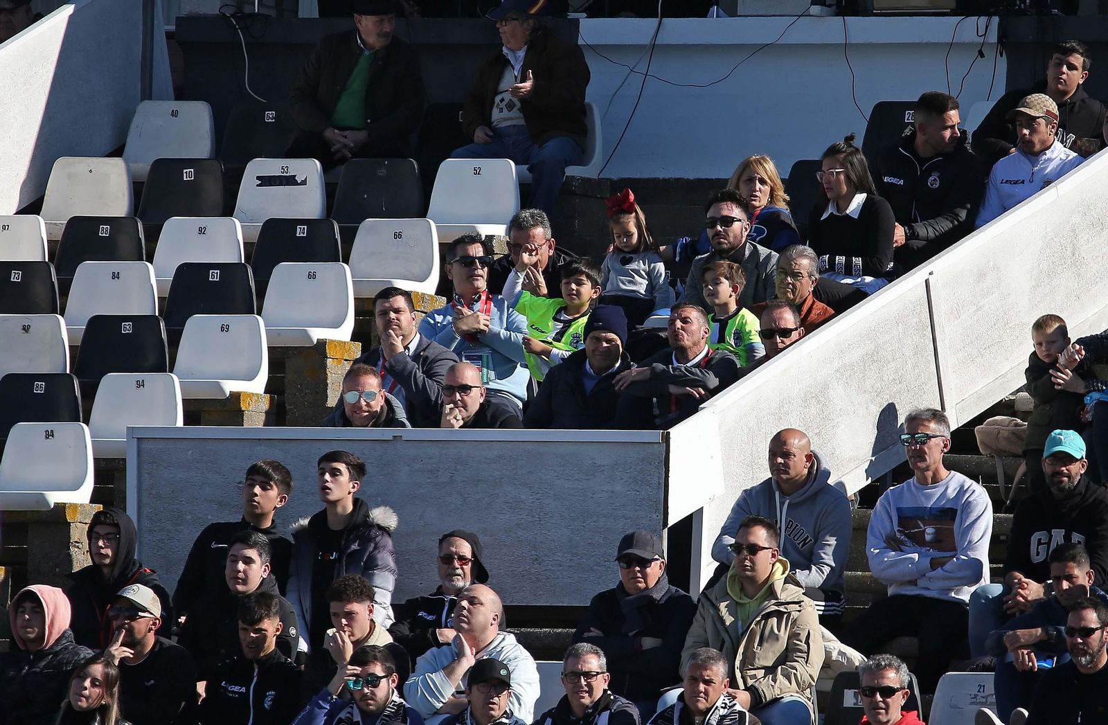 Fotos de la afición en el Municipal durante el Balona - Pontevedra