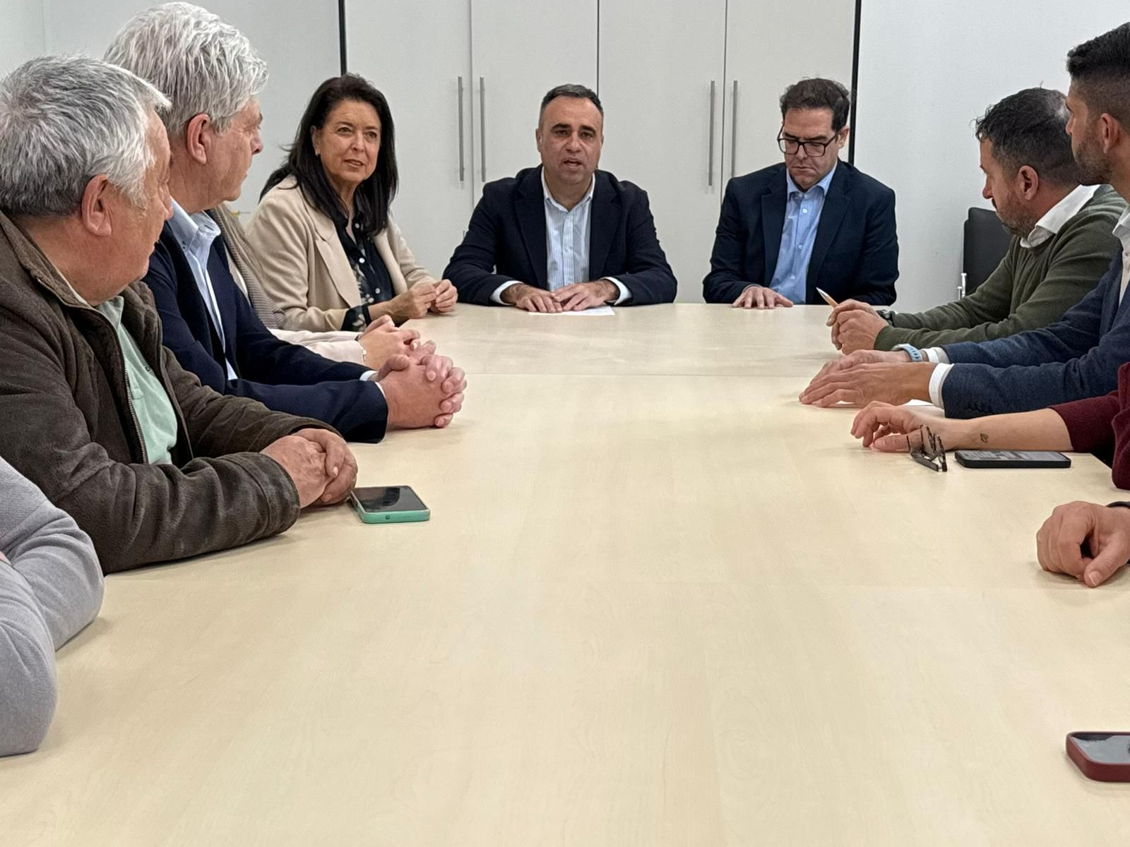 El presidente de la Diputación de Granada se ha reunido con los alcaldes de la Costa Tropical.