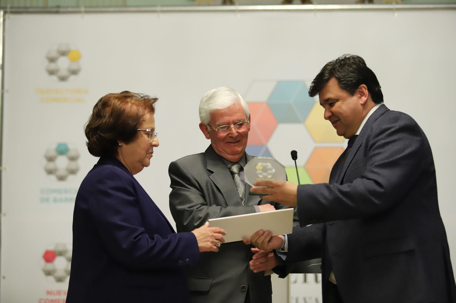 Imágenes de la entrega de los II Premios al Comercio de Huelva