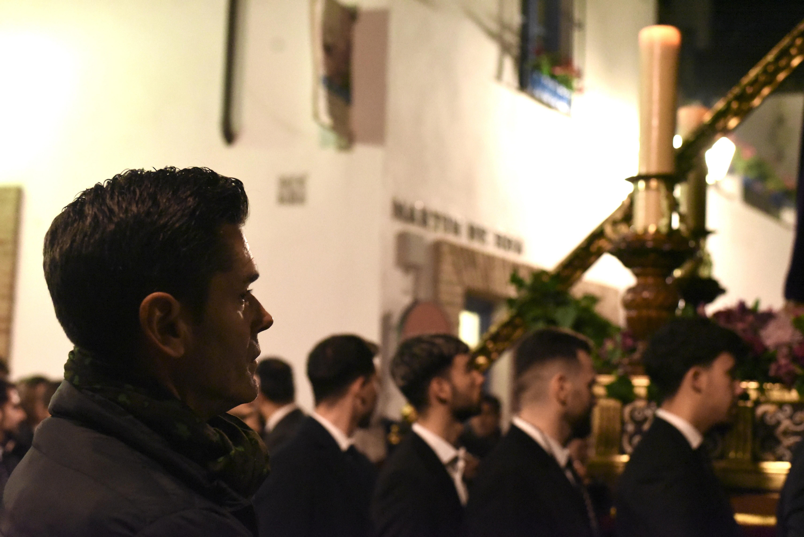 El vía crucis del Señor de Pasión por las calles de San Basilio, en imágenes