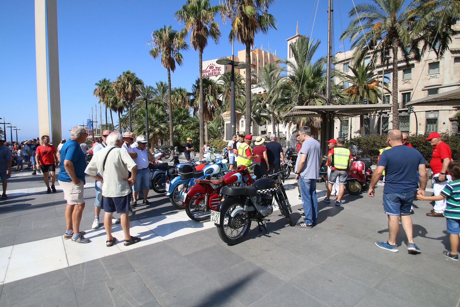Fotogalería de la exhibición de motos antiguas. Feria Almería 2019