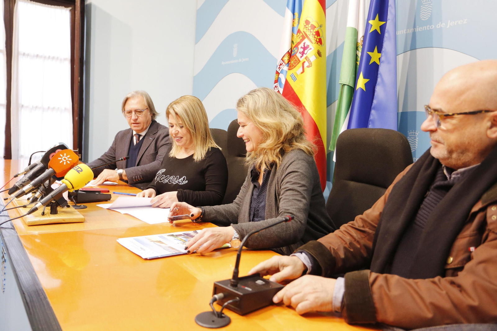 Francisco Camas, Mamen Sánchez, Piluca Querol y Carlos Rosado, ayer en el Ayuntamiento.