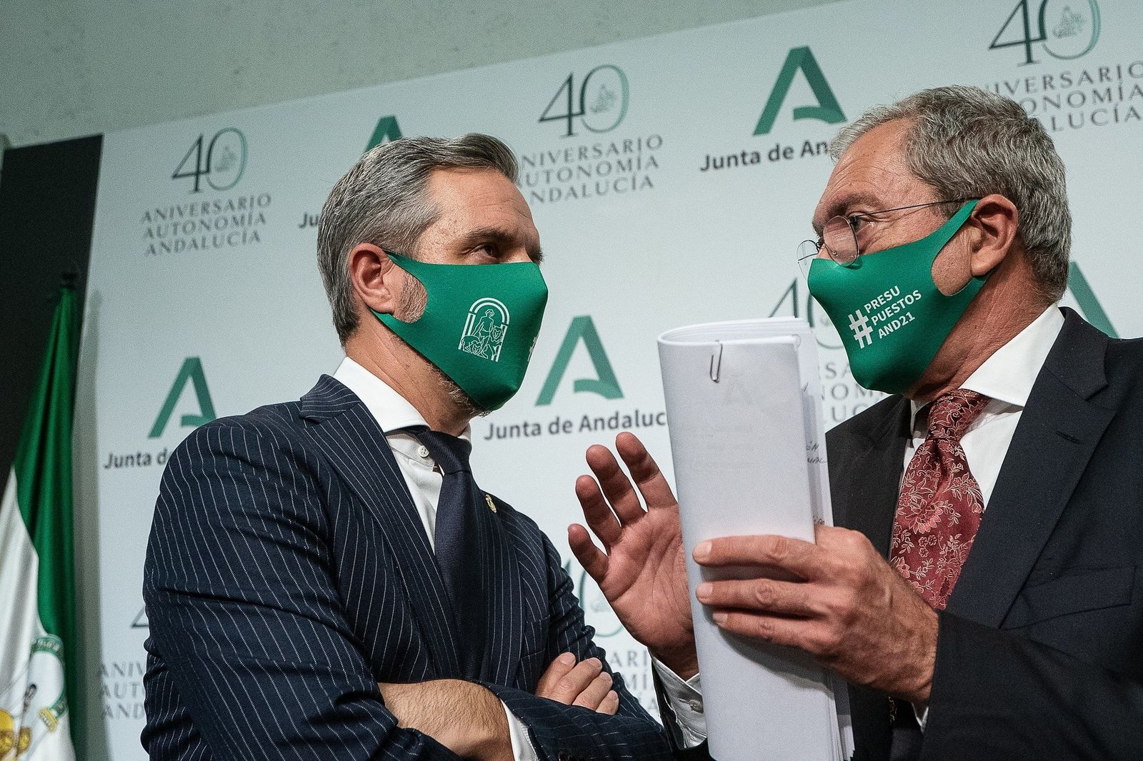 Los consejeros de Hacienda y Economía, Juan Bravo y Rogelio Velasco.