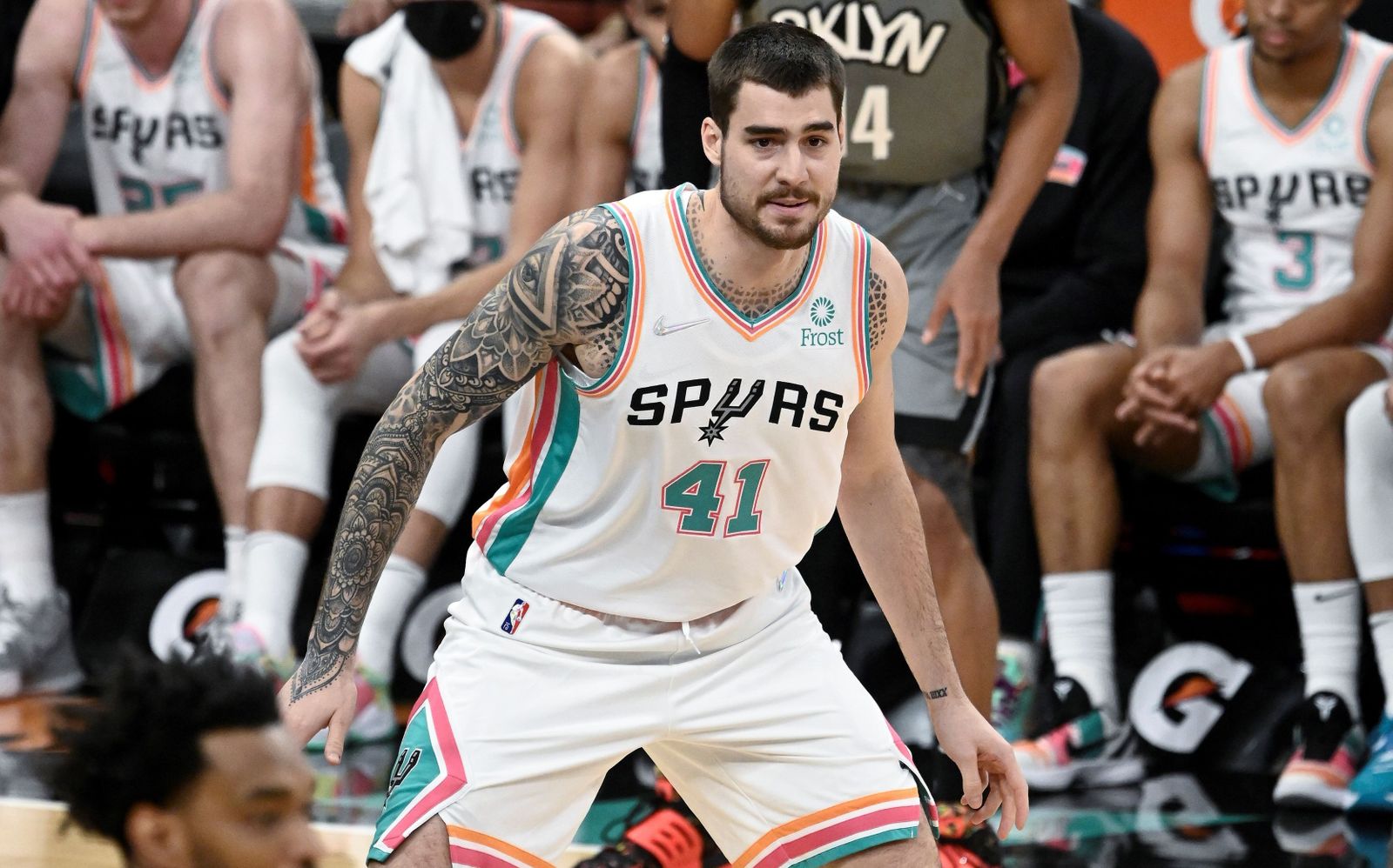 Juancho Hernangómez en su debut con los Spurs