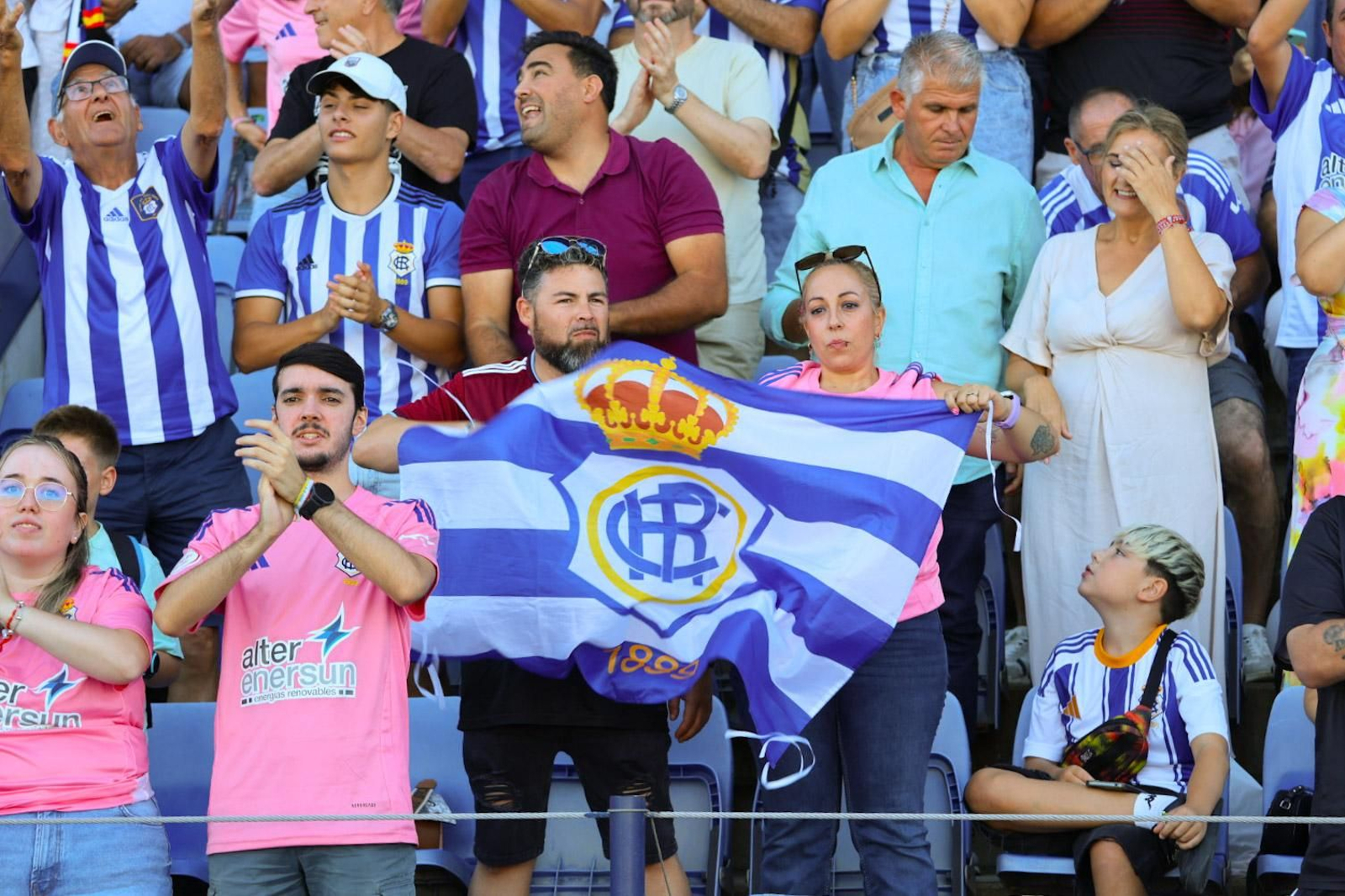 Búscate en las gradas del Nuevo Colombino durante el Recre-Puente Genil