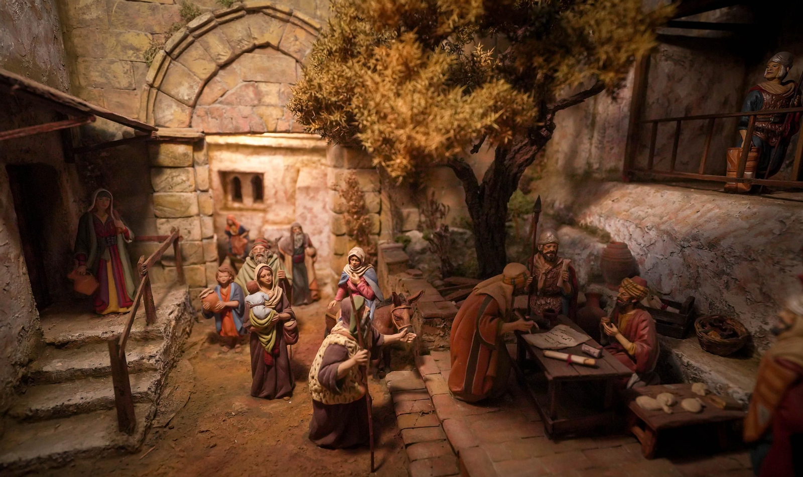 Imágenes de la exposición '50 Navidades montando el Belén' en Jerez