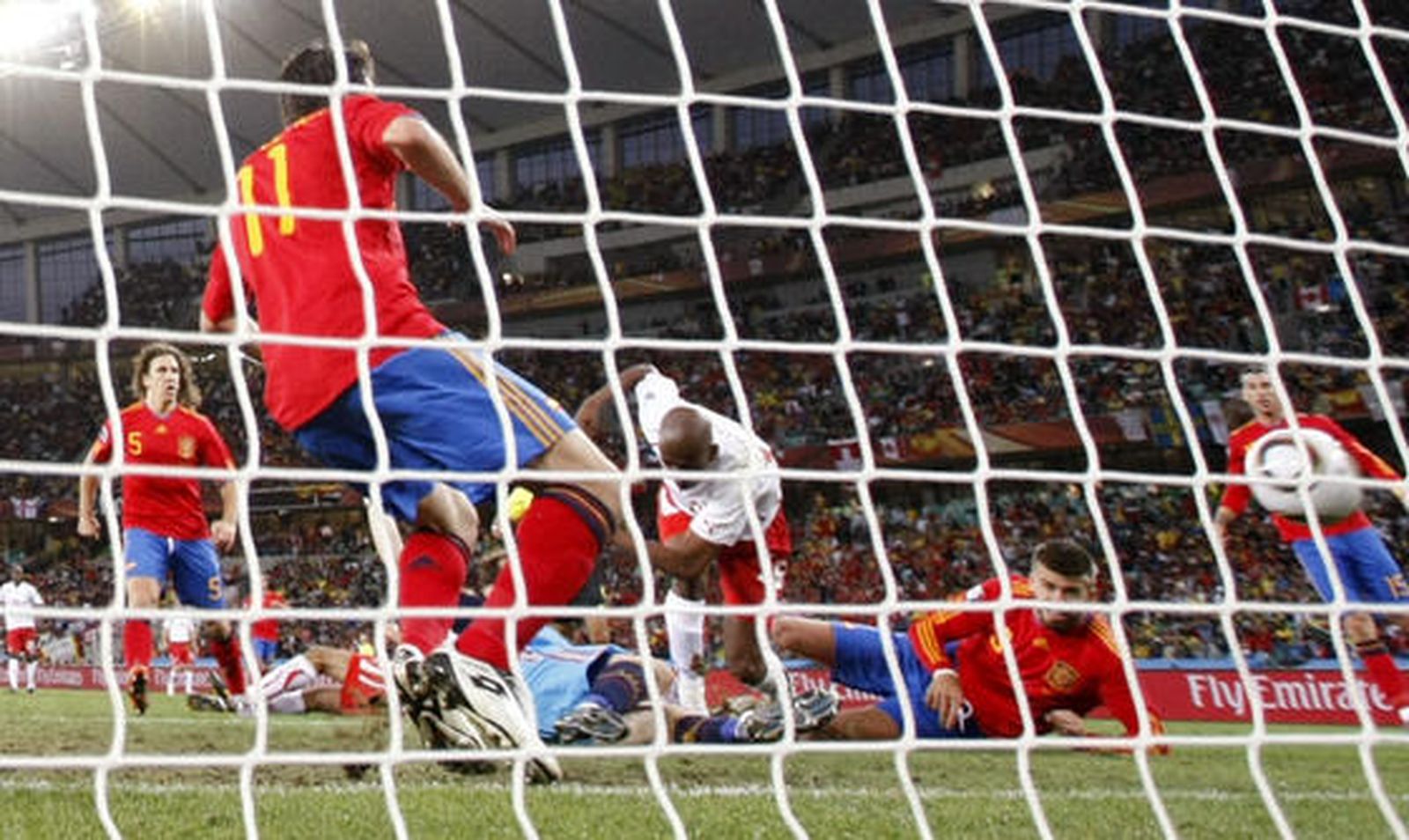 Suiza protagoniza la gran sorpresa en el inicio del Mundial al batir a España. / Reportaje gráfico: EFE, Reuters, AFP