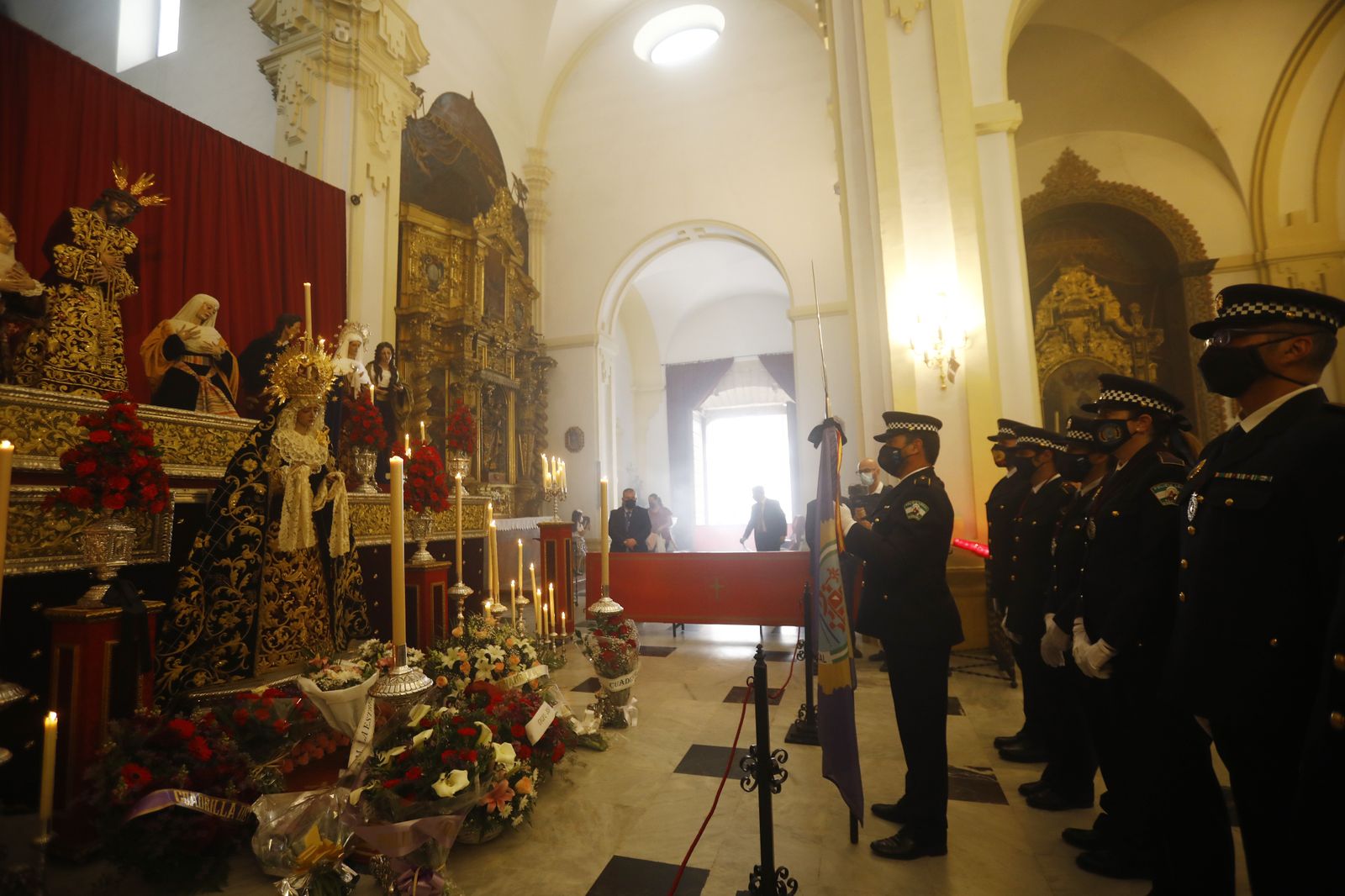 La Policía Local se presenta ante las imágenes del Buen Suceso.