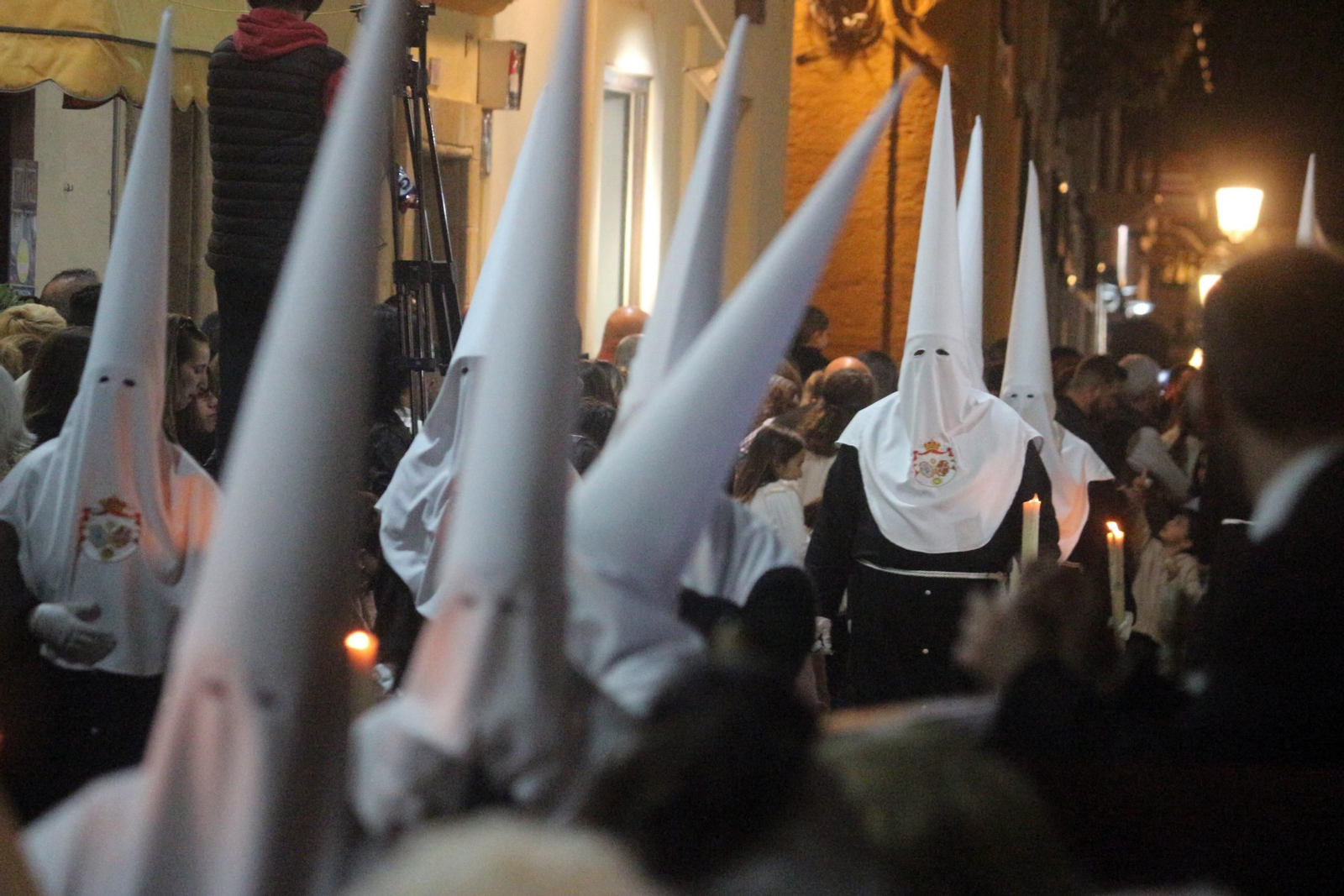 Las imágenes del Viernes Santo en Puerto Real: La Soledad