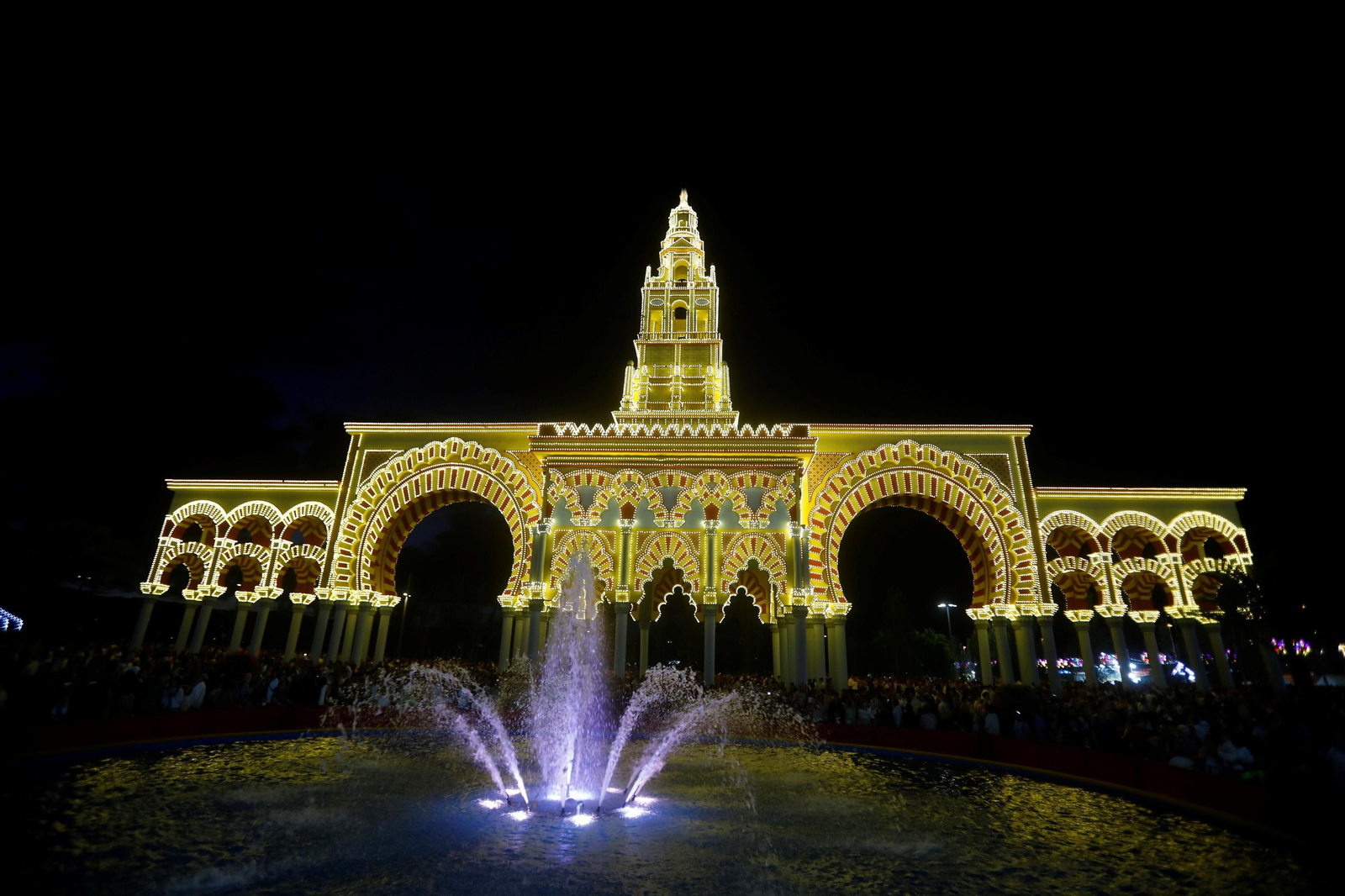 Córdoba ya disfruta de su Feria: las mejores fotos del alumbrado de la portada