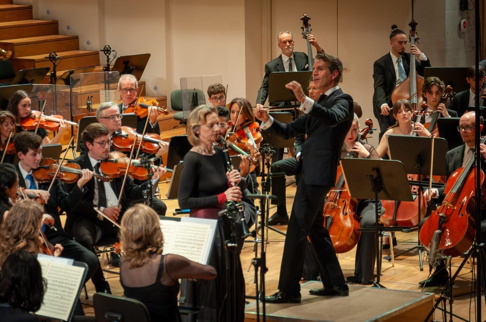 Lucas Macía al frente de la formación el pasado viernes.