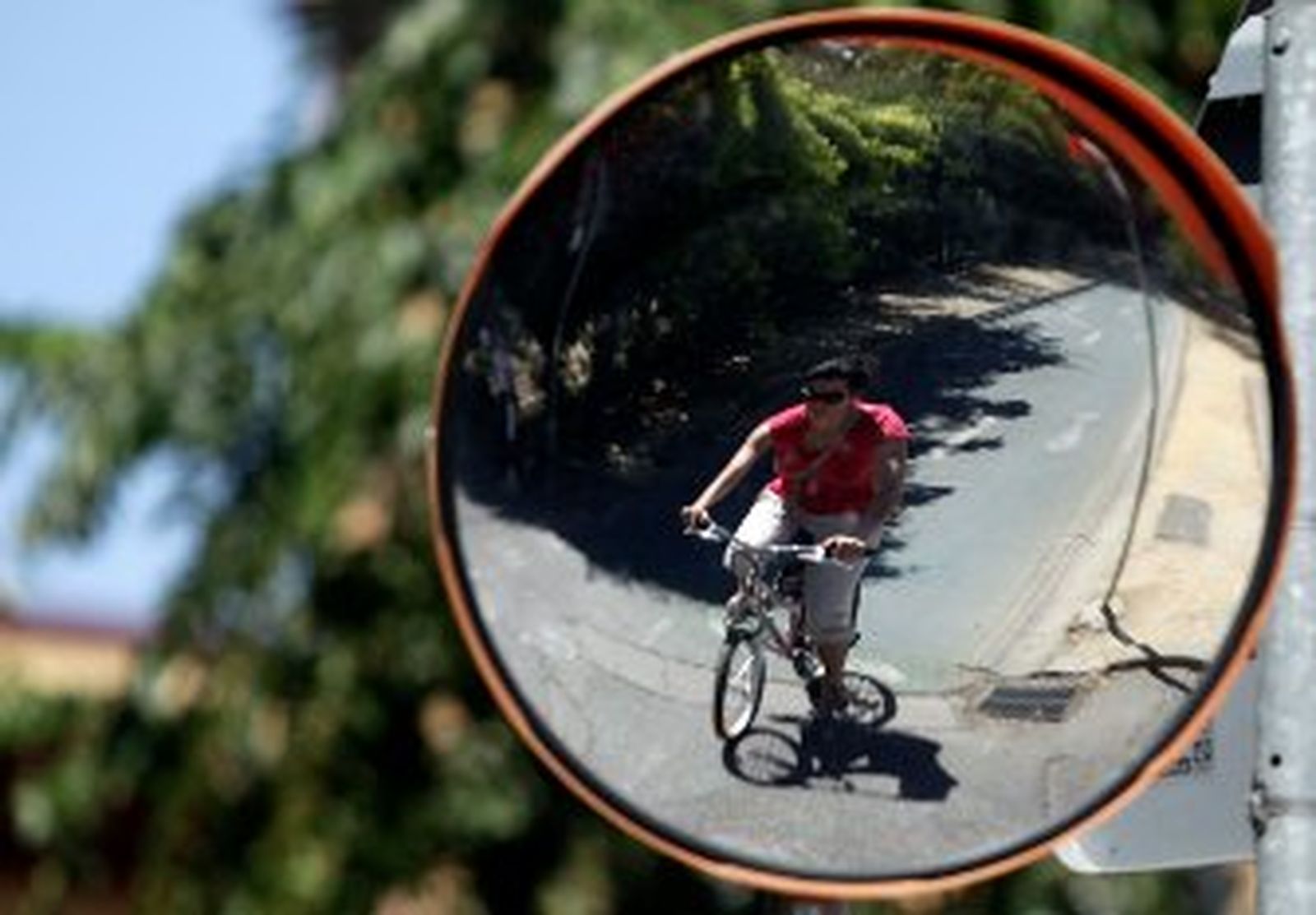 La Junta se opone al uso del casco de bici en ciudad por "ineficaz"