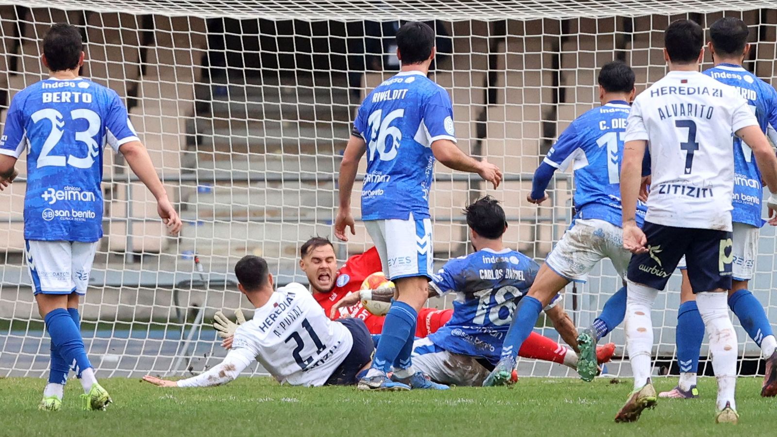 Imágenes del Xerez DFC contra el UCAM Murcia CF en Chapín