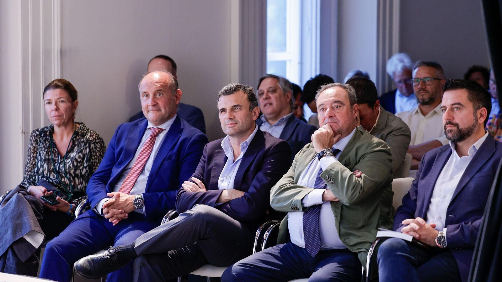 María del Mar Díez, Juancho Ortiz, Bruno García, Tomás Valiente y Fran González. Detrás, Óscar Torres y Carlos Paradas. María del Mar Díez, Juancho Ortiz, Bruno García, Tomás Valiente y Fran González. Detrás, Óscar Torres y Carlos Paradas.