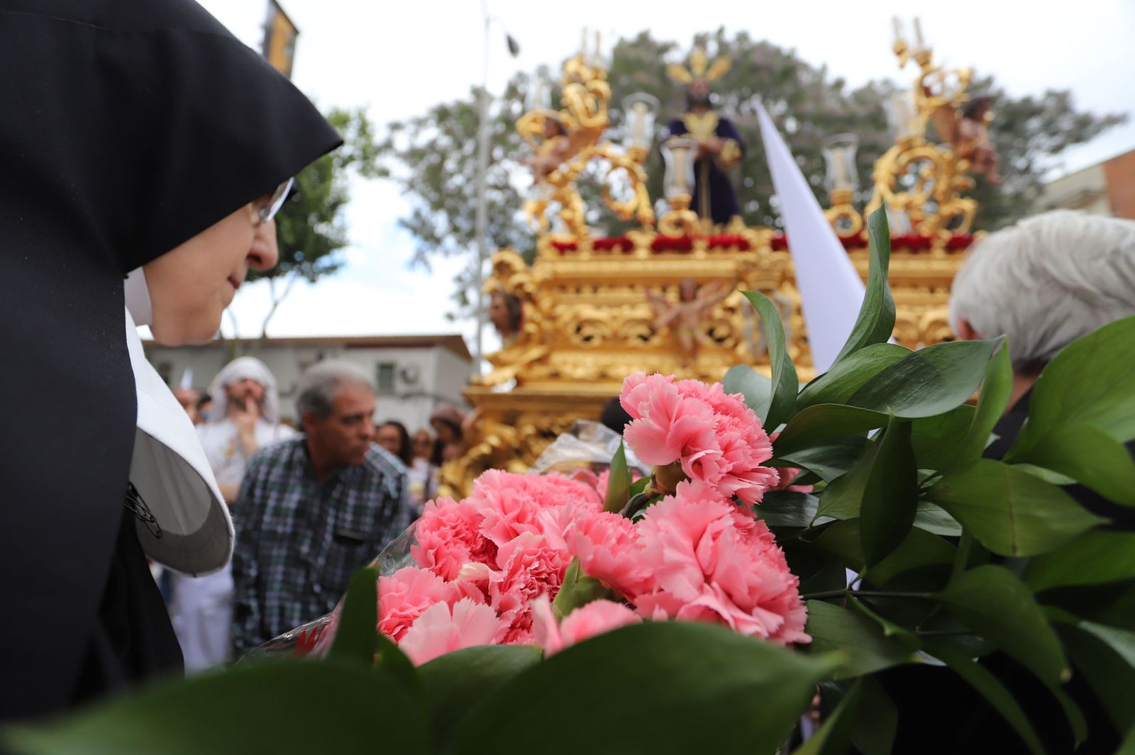 Imágenes del recorrido de la Hermandad del Cristo Cautivo de Huelva