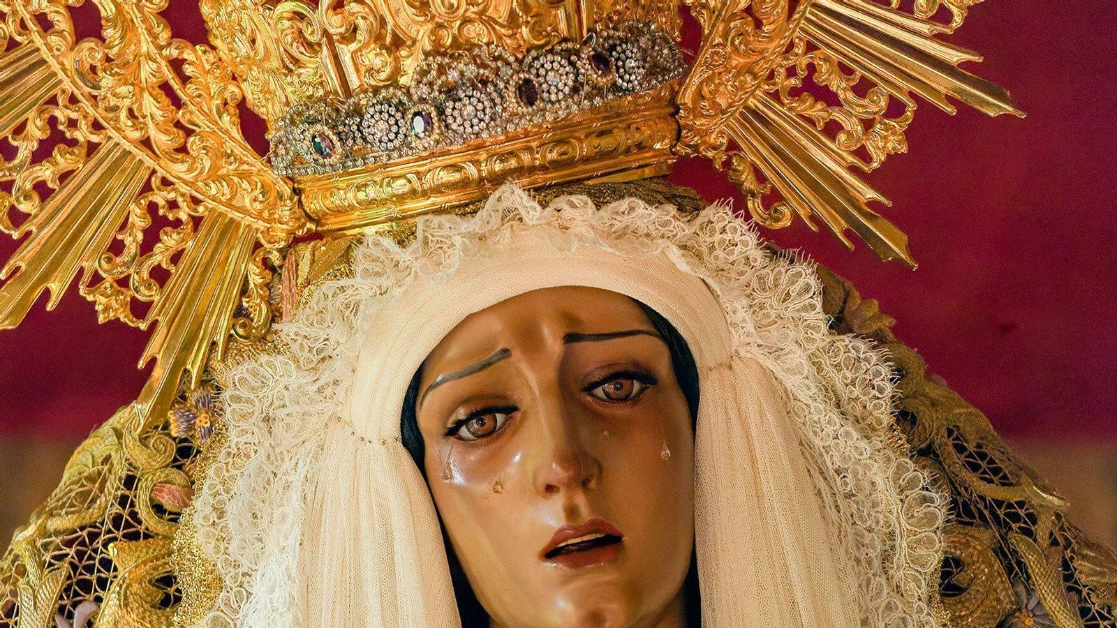 La imagen de la Virgen del Amor de Pino Montano fue tallada en 1998 por Fernando Castejón