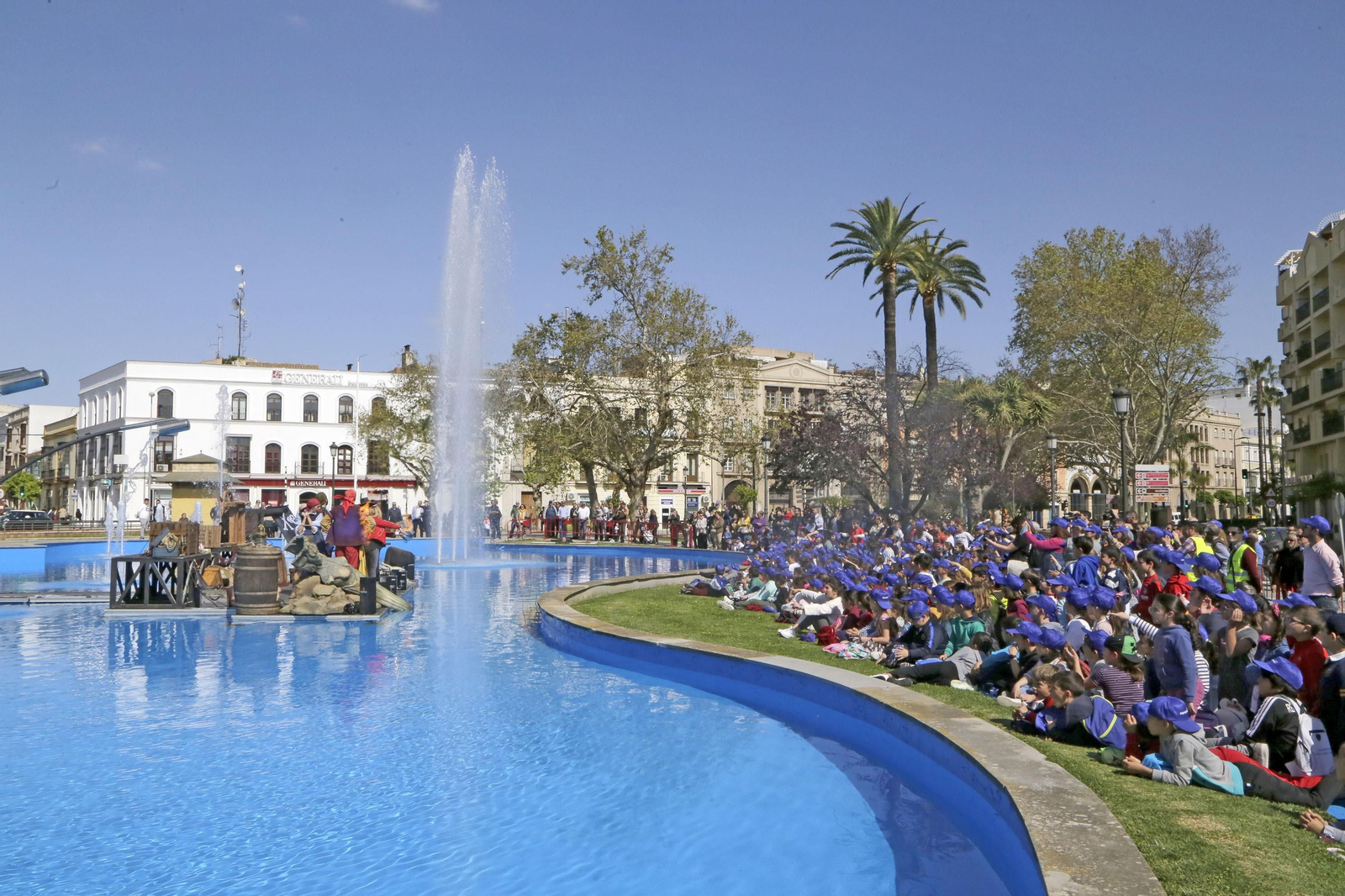 Imágenes de la puesta en funcionamiento de la fuente de la plaza del Mamelón