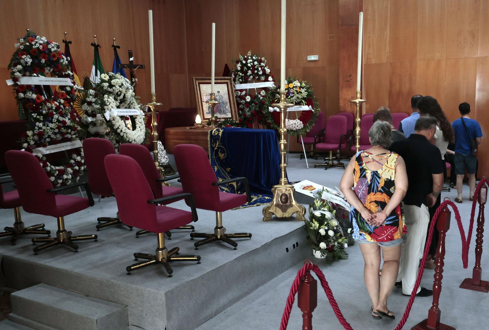 Las imágenes de la capilla ardiente de Paco Camino en el ayuntamiento de Camas