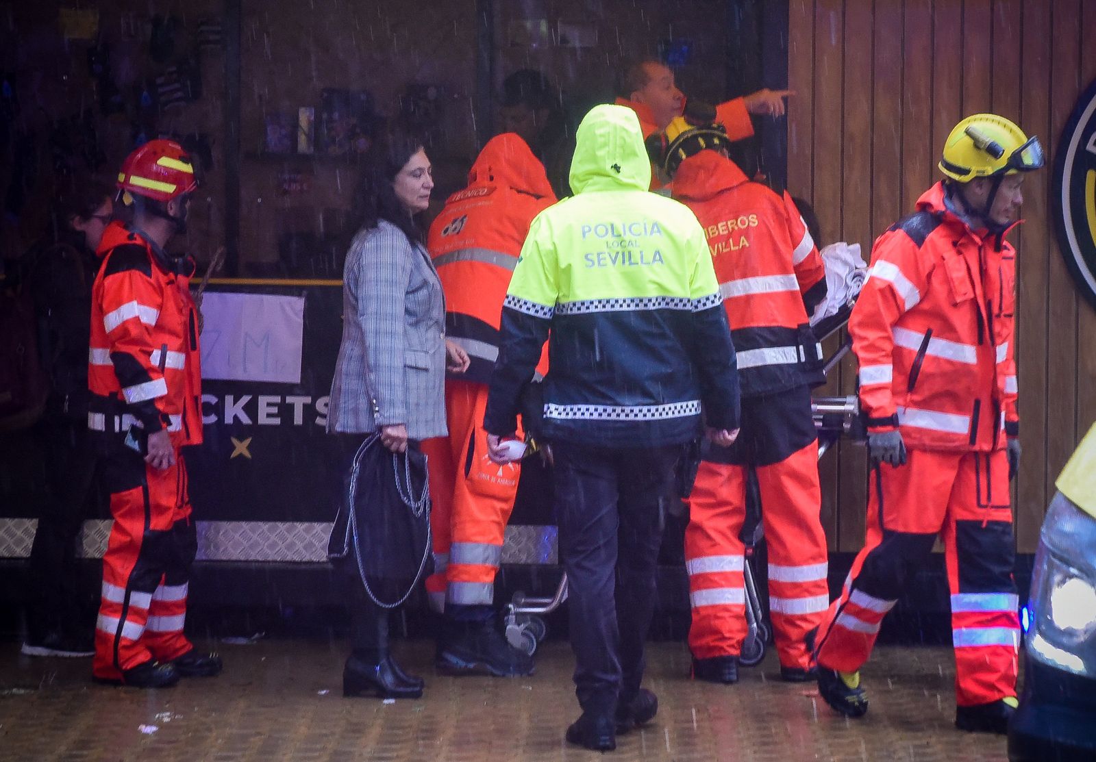Heridos varios niños en la caída de una carpa en la Alameda