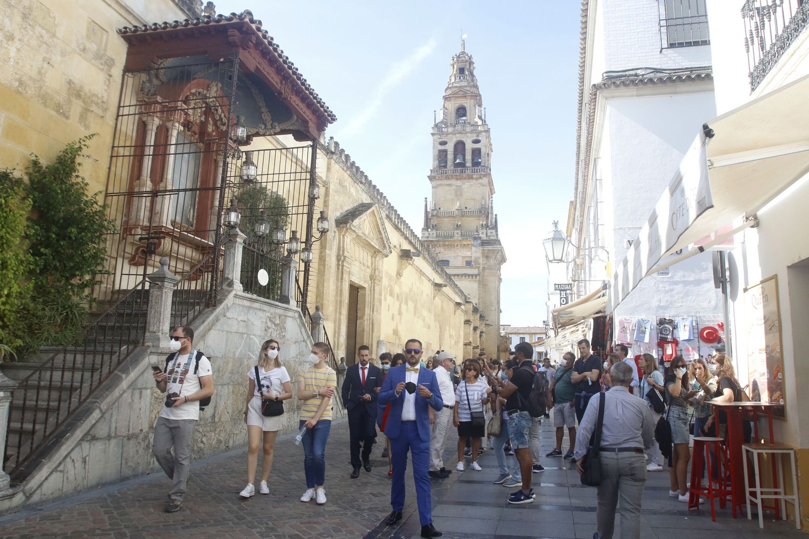 Turistas en el entorno de la Mezquita-Catedral.