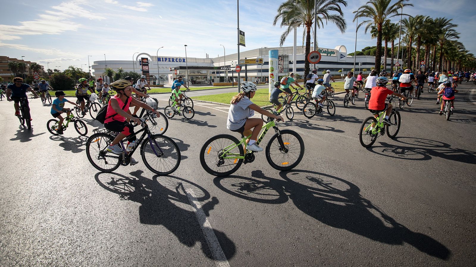 Gran ambiente en la fiesta de la bici y la amistad