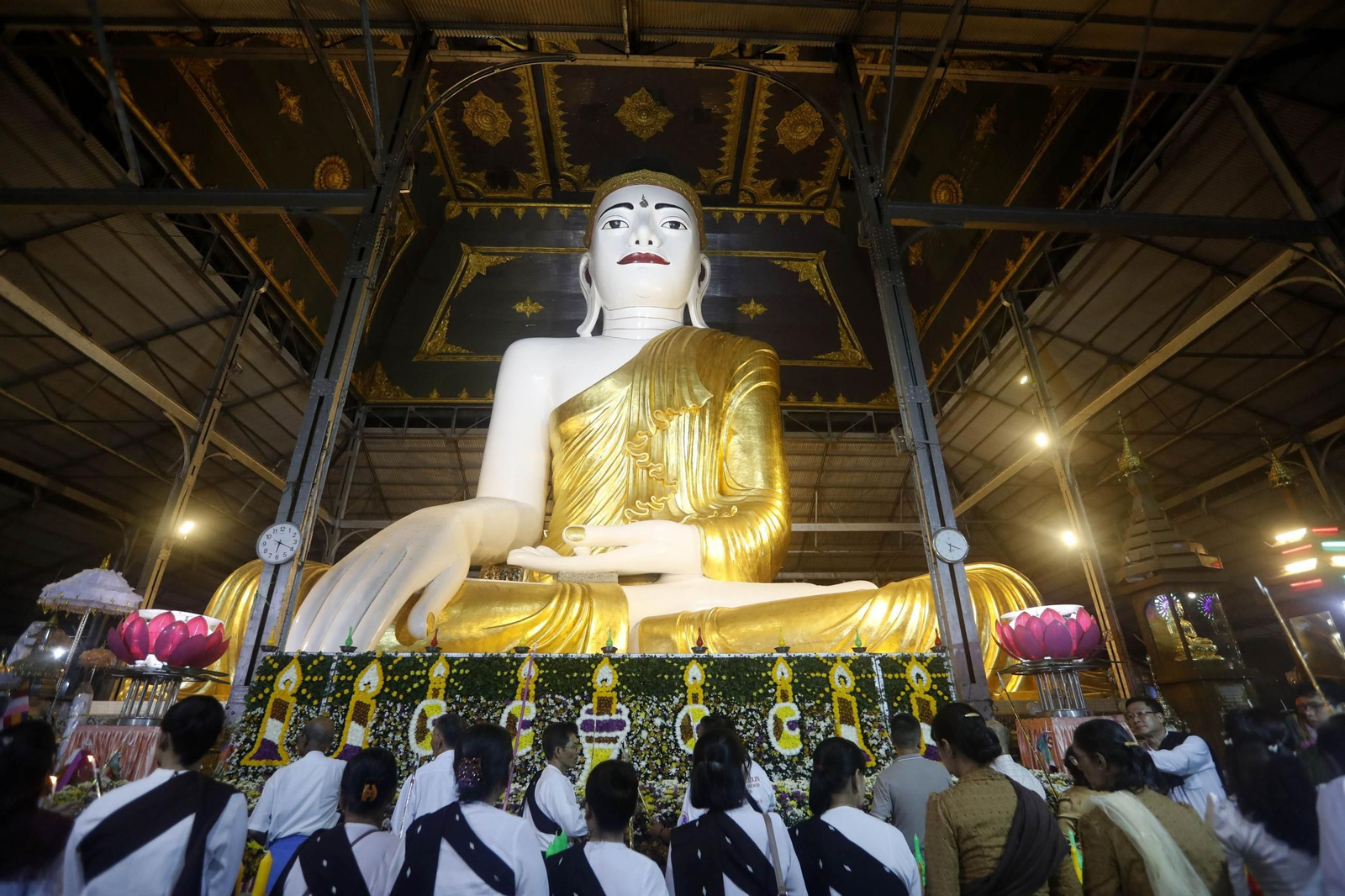 Birmania celebra el Festival de las Luces