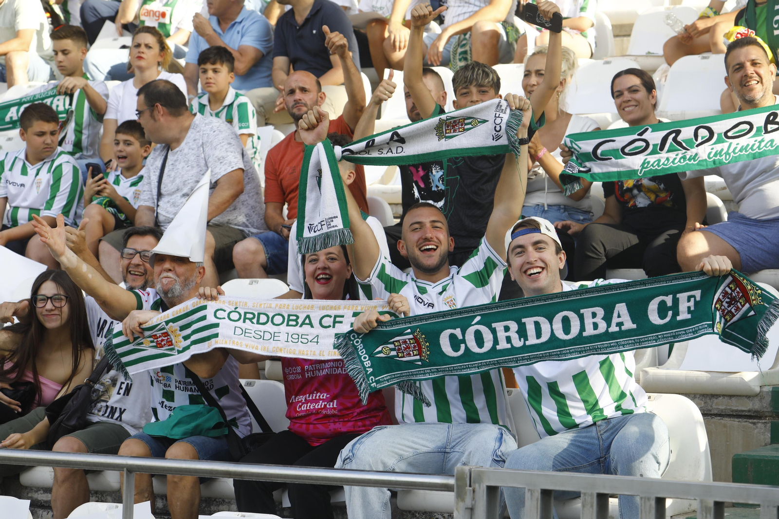 Las mejores fotos del ambiente en El Arcángel para el Córdoba CF - Ponferradina