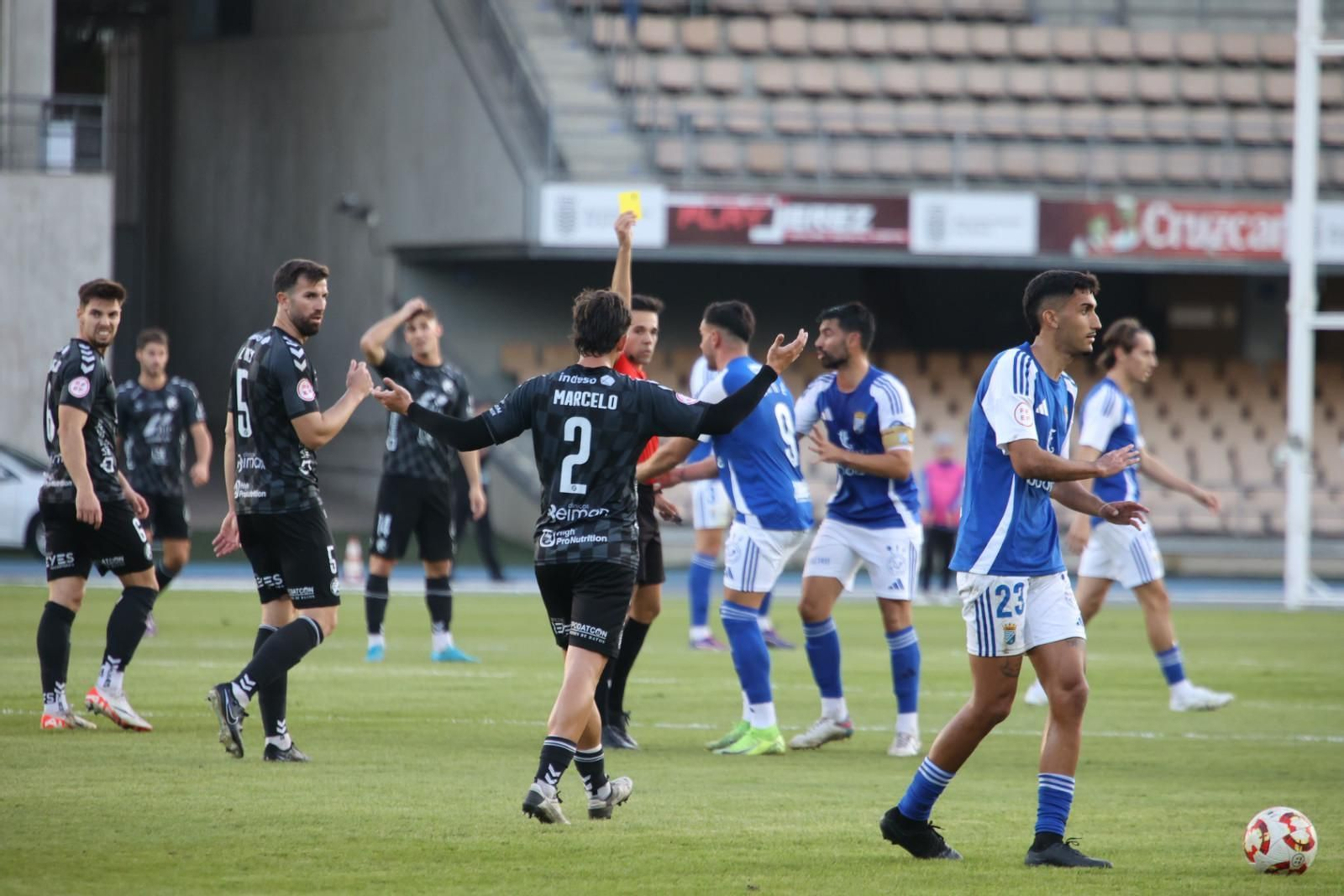 El colegido amonesta a Ulloa.