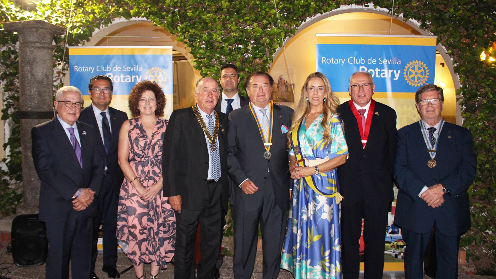 Nueva junta de gobierno de Rotary Club de Sevilla. De izquierda a derecha: Dimas Rizzo, Enrique Olivares, Inmaculada Mayorga, Carlos Suriñach (presidente), Ismael Mora, Carlos Gómez, Carmen Fernández, Manuel Ortiz y José Luis Sánchez-Quiñones.