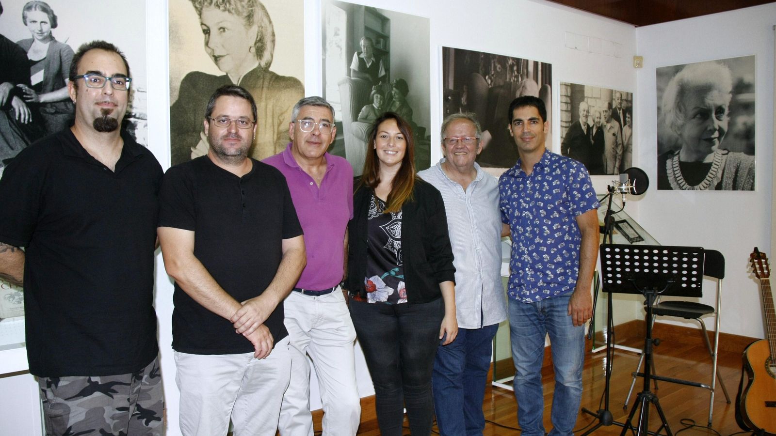 El equipo de producción junto al secretario de la Fundación Rafael Alberti, Enrique Pérez.