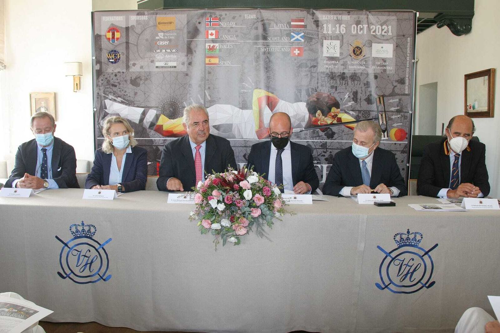 Los presidentes de los tres clubs anfitriones, con el presidente de la Federación Española, el alcalde portuense y la edil de Deportes.