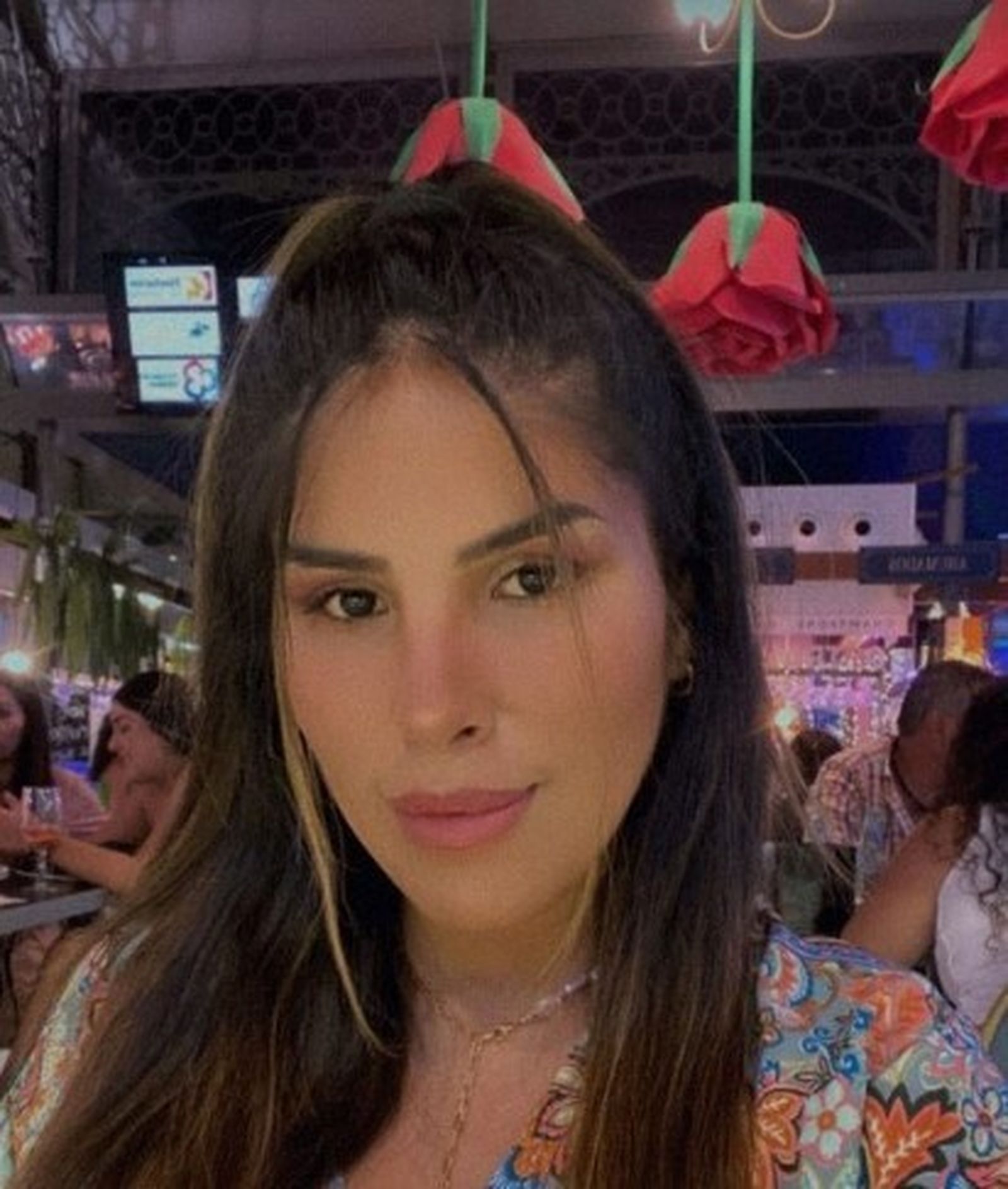 Isa Pantoja y sus acompañantes dieron buena cuenta del pescado y marisco de Mercado Victoria