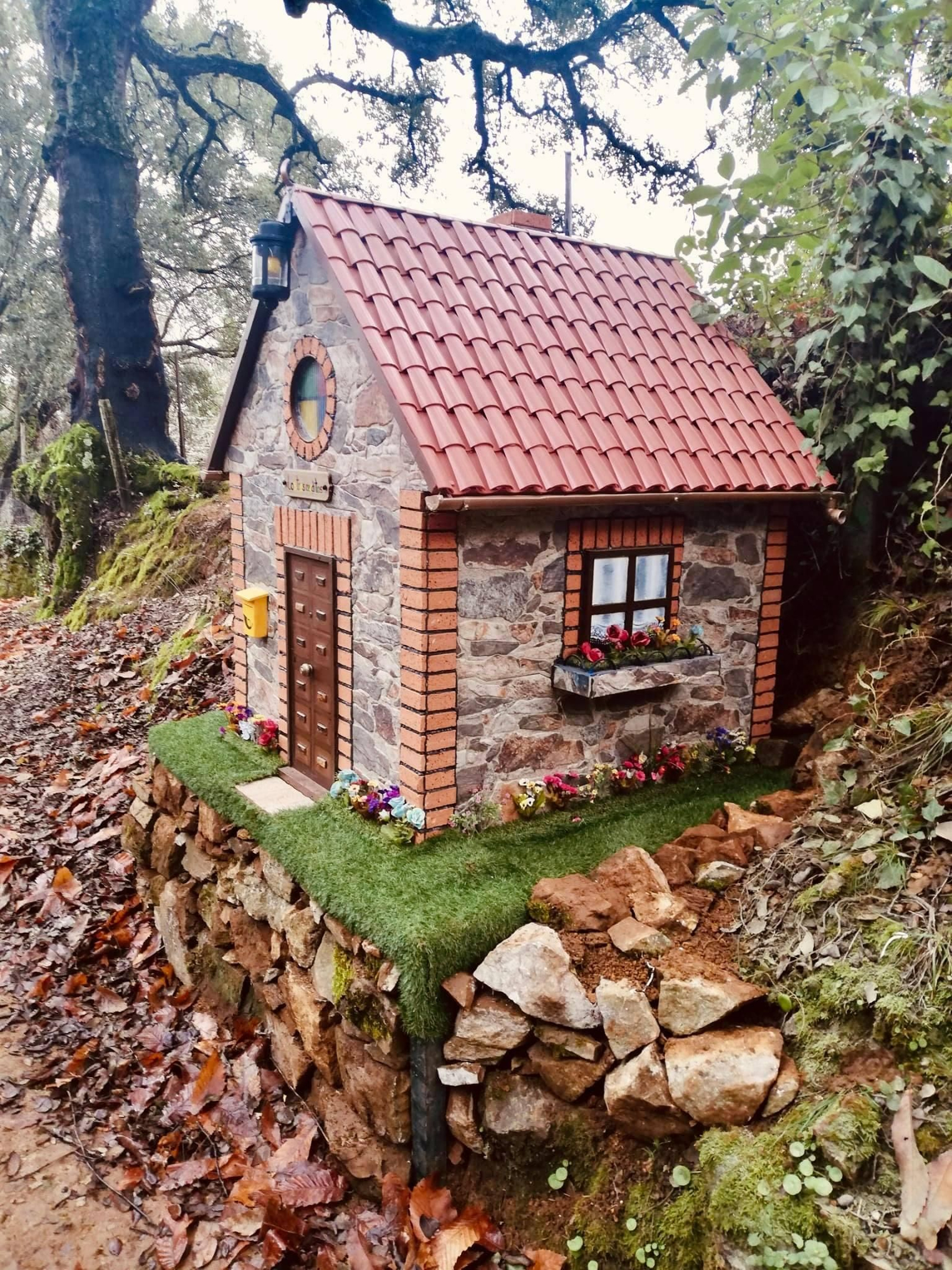 Casa de ladrillo, primera de las casas en el camino Casa de ladrillo, primera de las casas en el camino
