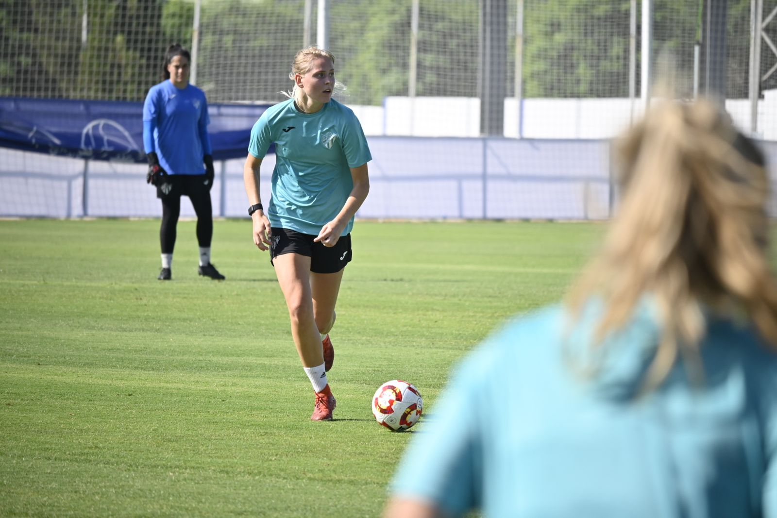 Entrenamiento del Sporting de Huelva a puertas abiertas, en imágenes