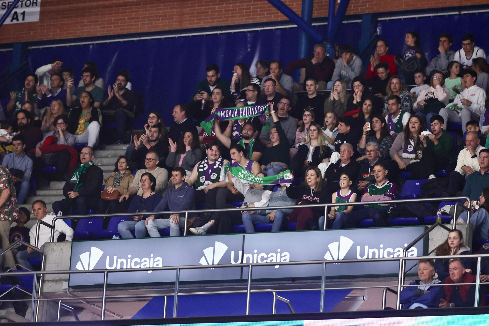 Búscate en las gradas del Carpena en el Unicaja - Básket Girona