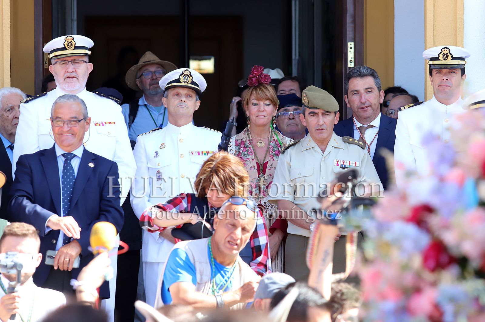 Imágenes de ambiente en la salida de la Hermandad de Huelva