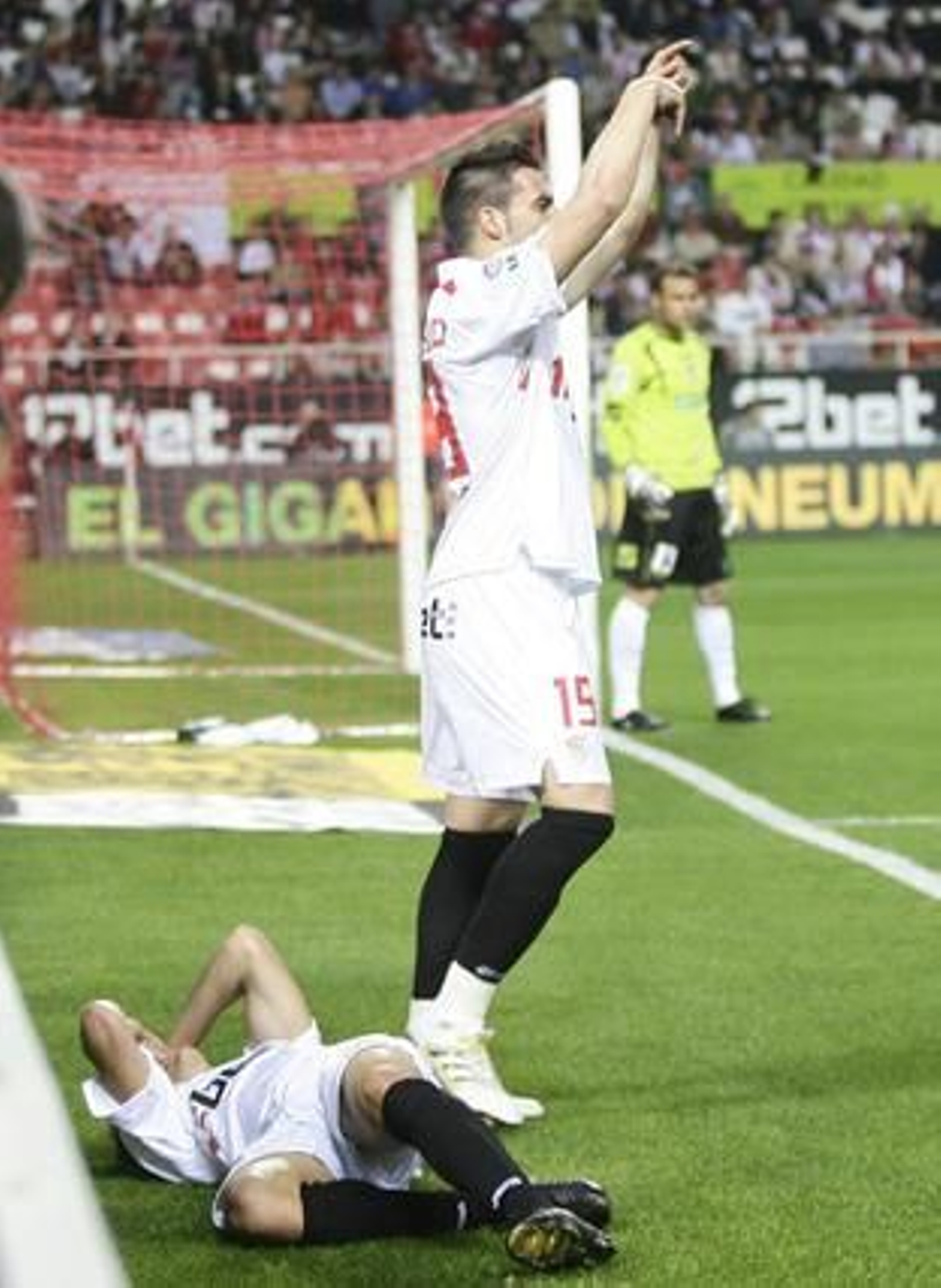 El Sevilla y el Xerez empatan en el Sánchez Pizjuán. / Antonio Pizarro