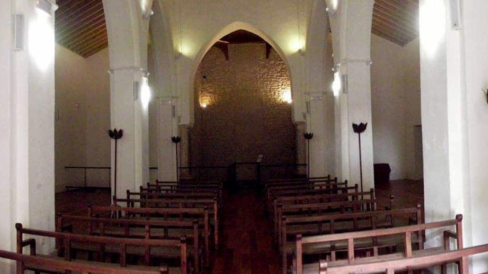 Templo de Santa María, iglesia mayor de Tarifa hasta el año 1546. Según el cura párroco de la iglesia de San Mateo en el año 1917, en ella se veneraba la imagen que este sacerdote aseguraba, era la primitiva virgen de la Palma de Algeciras.