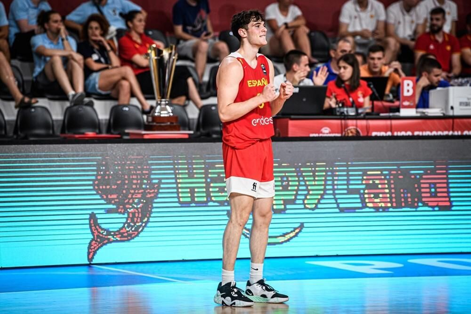 Rubén Domínguez celebra durante la final.