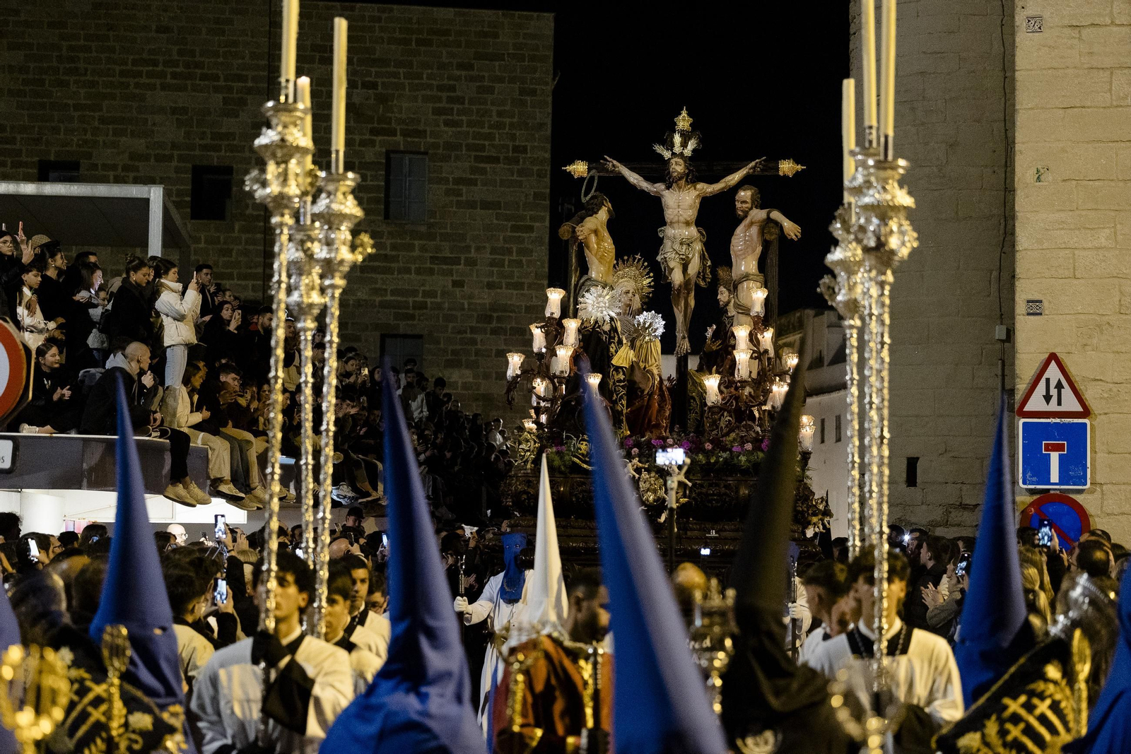 Imágenes de la salida del Perdón en la Semana Santa de Cádiz 2025