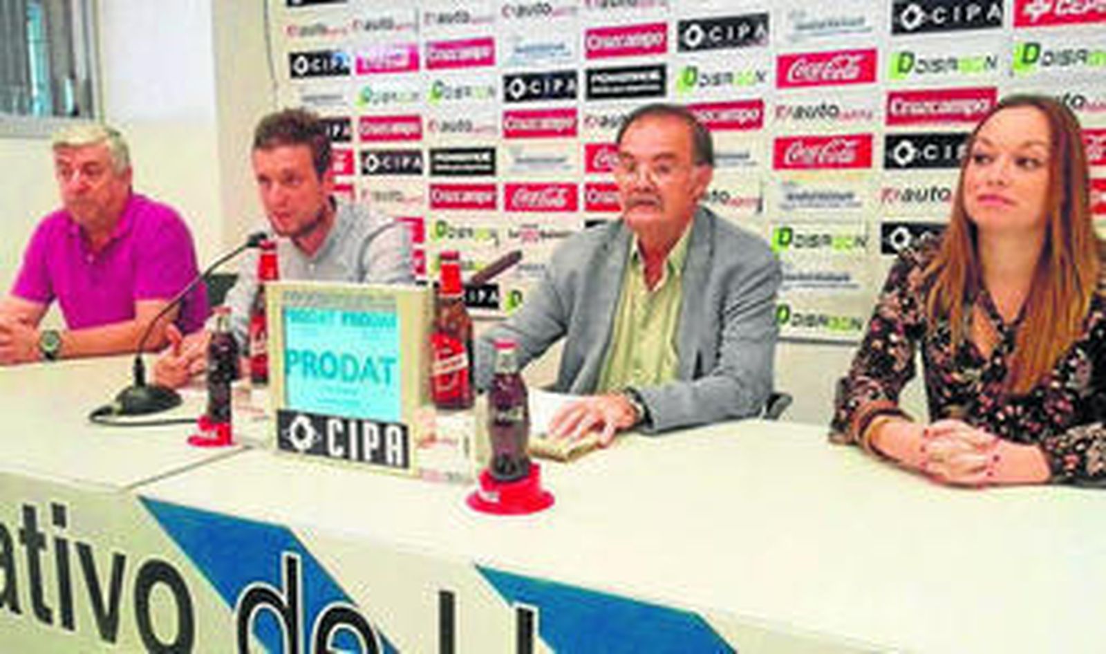 Benjamín Naranjo, junto a los representantes de Autoparts.