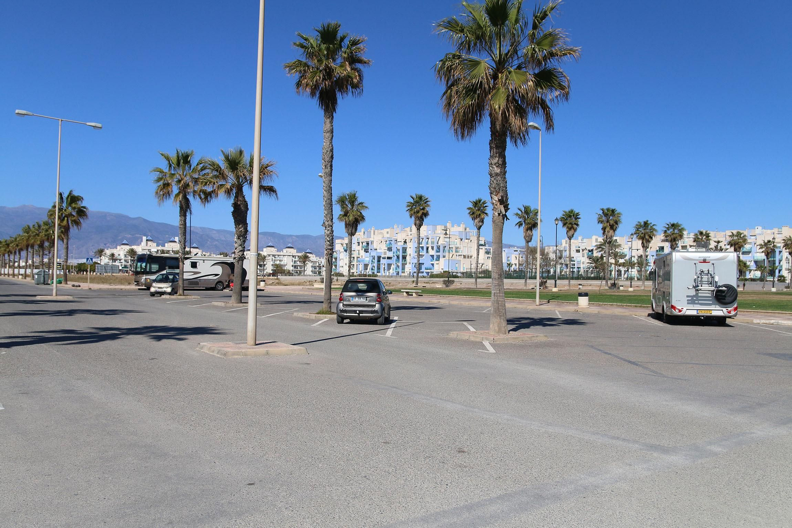 Fotogalería de las autocaravanas aparcadas en Roquetas