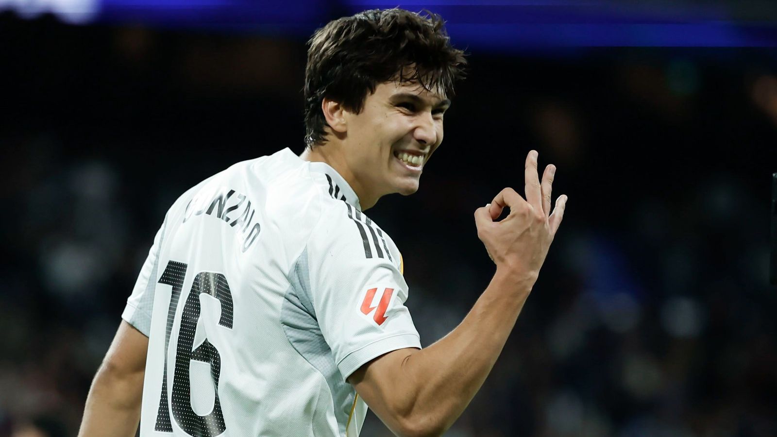 Gonzalo García celebra su triplete con el Real Madrid.