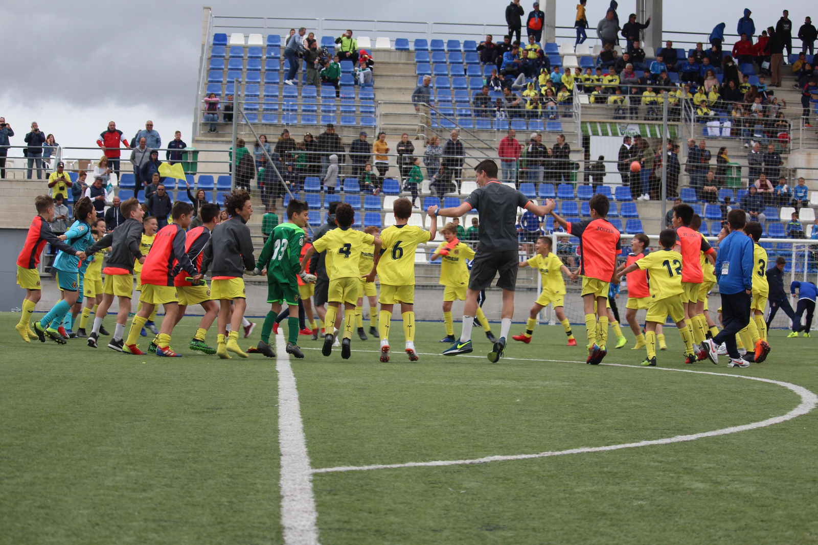 El Villarreal celebra el triunfo.