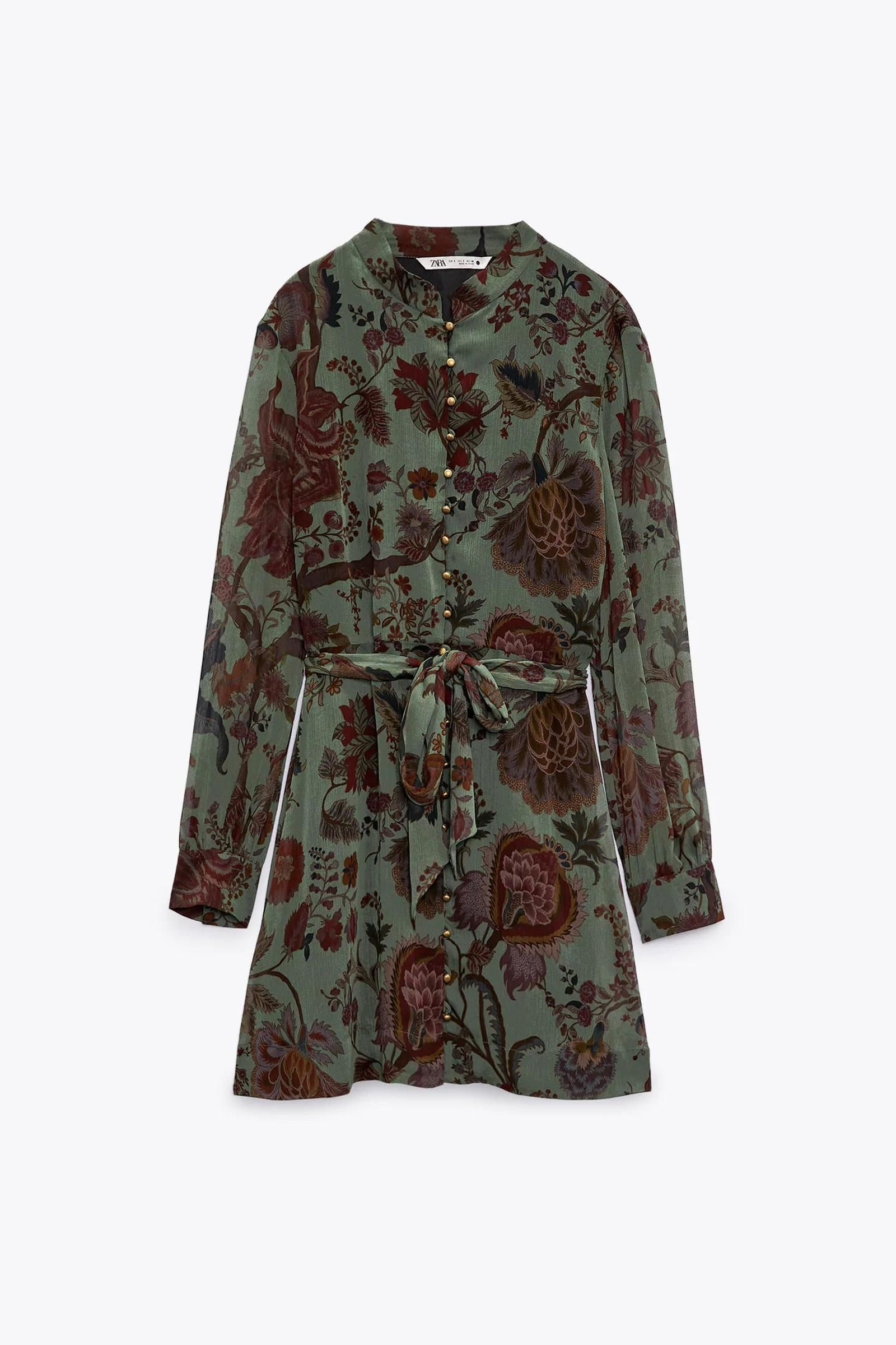 Vestido corto de Zara con estampado de flores.