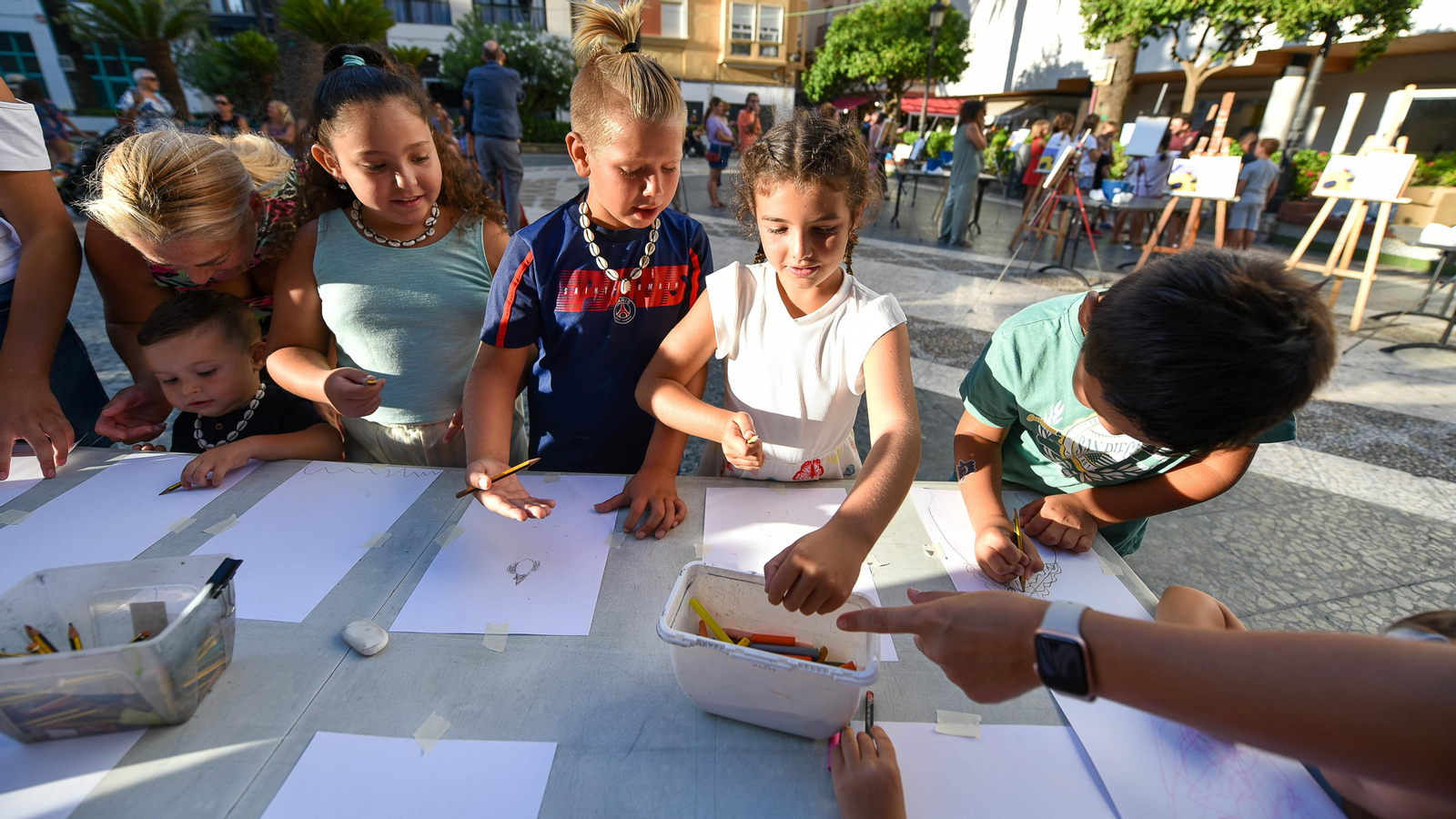 Las fotos del taller de dibujo para niños de la noche en blanco de La Línea