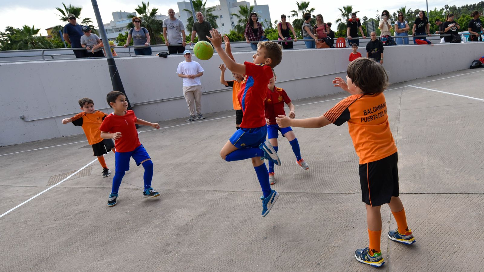 Las fotos de la I jornada de minibalonmano en el Puerta Europa de Algeciras